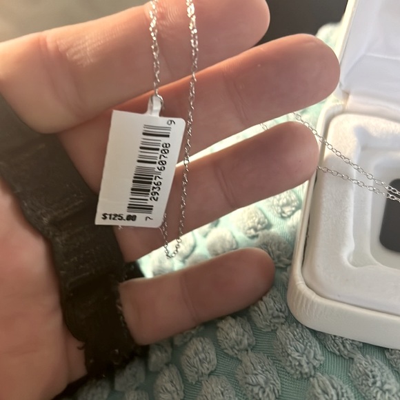 Genuine Diamond sterling silver cross necklace New in box - Picture 3 of 10